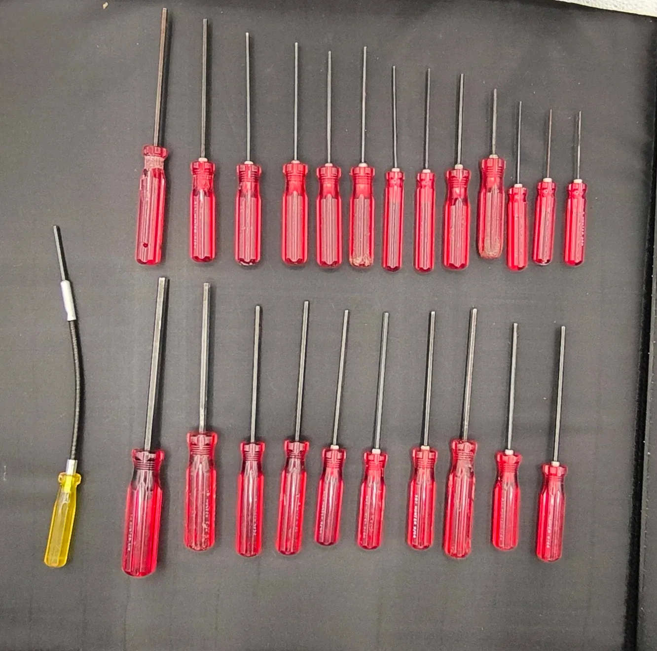 Vintage Gray Hunter Screwdriver Set image indicator(4)