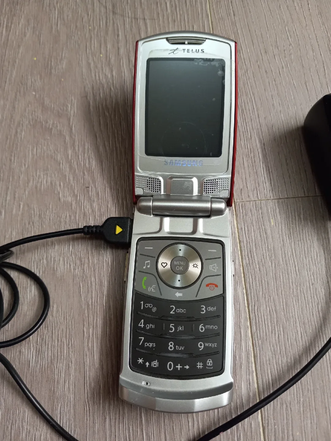 Samsung Telus Flip Phone 🥕 image indicator(6)