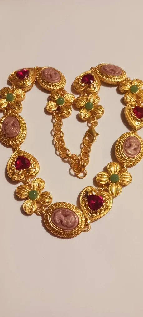 Beautiful Gold Tone Cameo Accents Stones Necklace