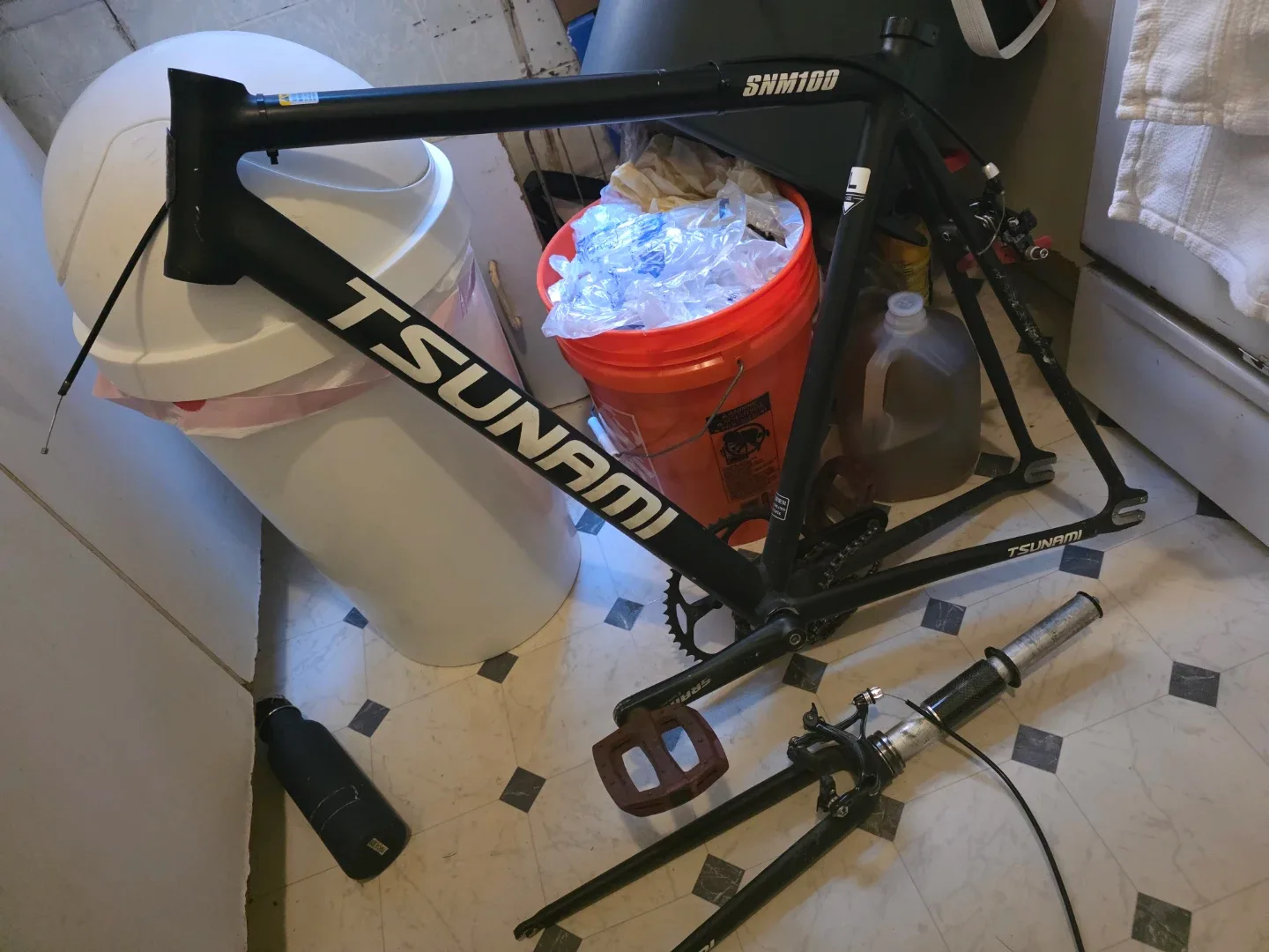 Tsunami SNM100 Black Bike Frame image indicator(9)