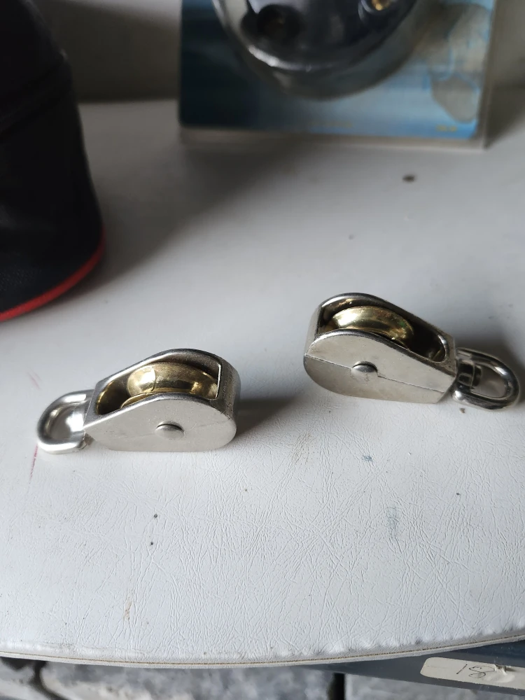 Two Small Silver Pulleys - photo 2
