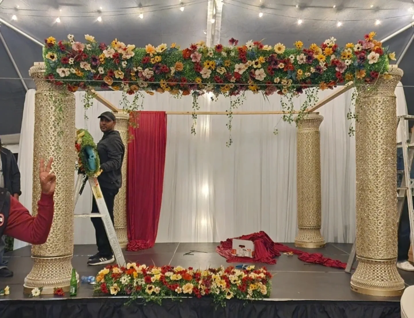 Floral Arrangement for Rental image indicator(5)