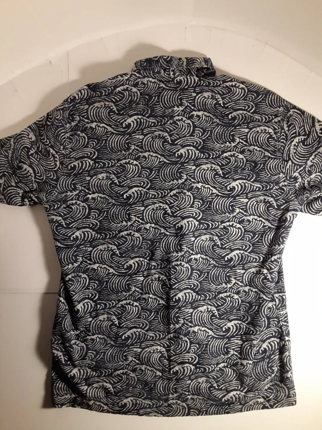H&M L.O.G.G. - Short Sleeve Wave Pattern Button-Up Shirt | S: SM image indicator(5)