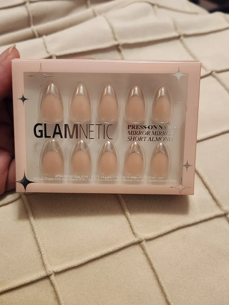 Glamnetic Mirror Mirror Short Almond Press-On Nails image indicator(3)