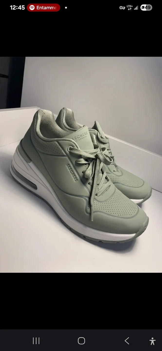 Sage Green Skechers Women's Sneakers - Size 8.5 thumbnail