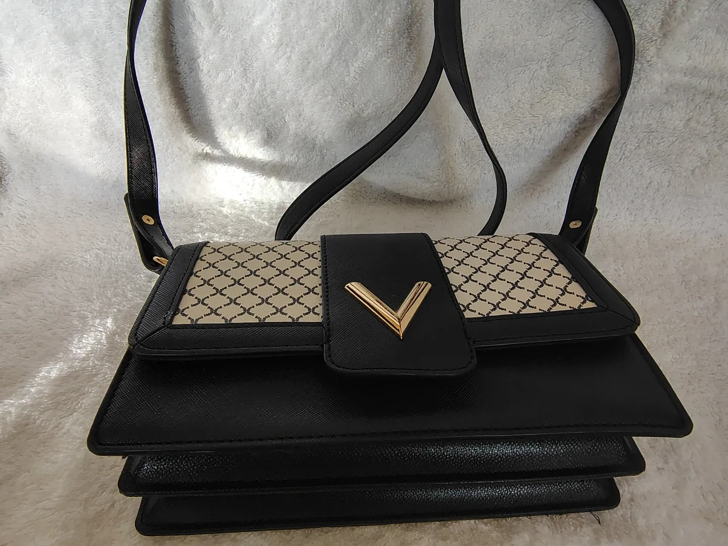 Bride White Quilted Pearl Embellished Clutch image indicator(4)