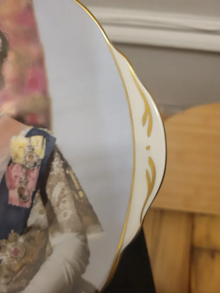 Crown Staffordshire Queen Mother 80th Birthday Plate image indicator(4)