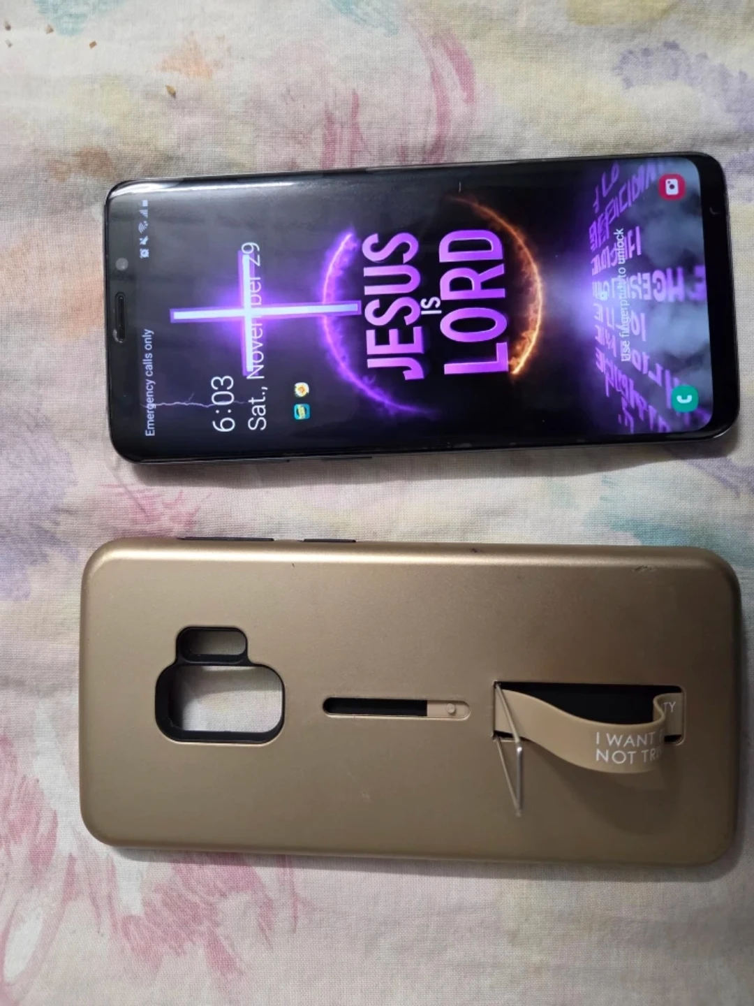 Samsung Galaxy S9 With Gold Case