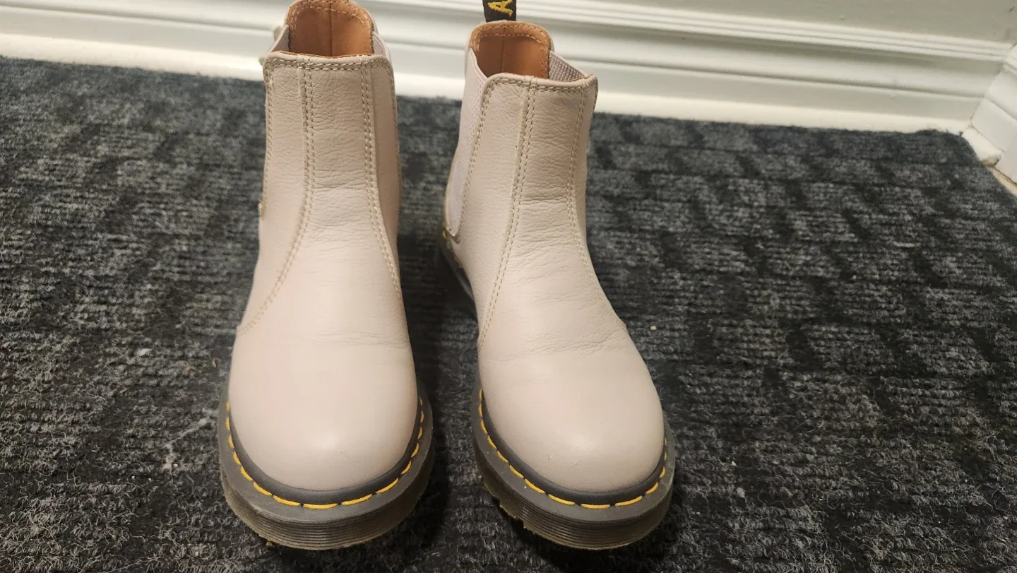 Dr. Martens 2976 Chelsea Boots - Size 8 US image indicator(2)