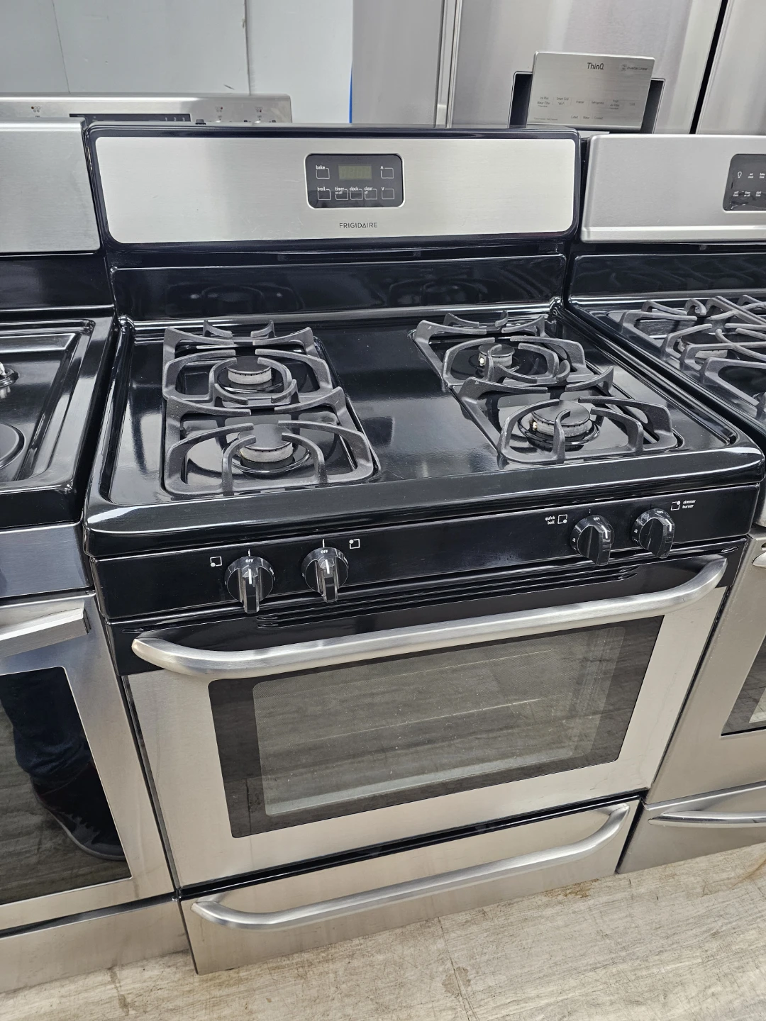 Frigidaire 30in Stainless steel gas stove