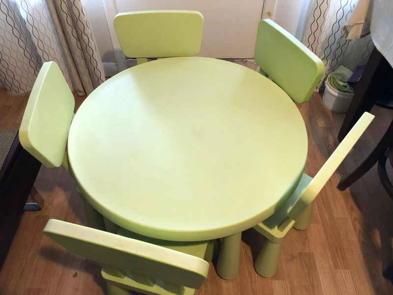 IKEA Mammut Kids Table & 5 Chairs - Light Green