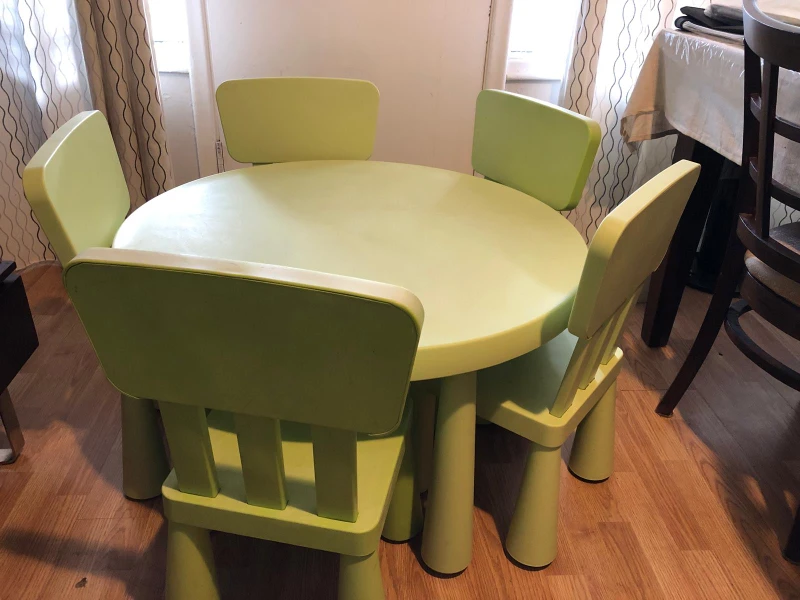 IKEA Mammut Kids Table & 5 Chairs - Light Green - photo 2