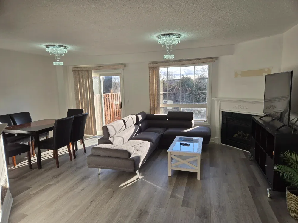 Private room for rent on upper floor image indicator(8)