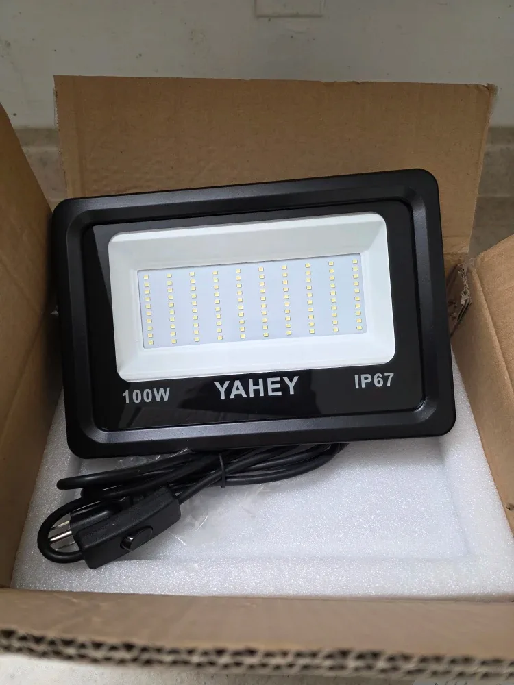 SZHSR/YAHEY 100W LED Flood Light - New in Box image indicator(2)