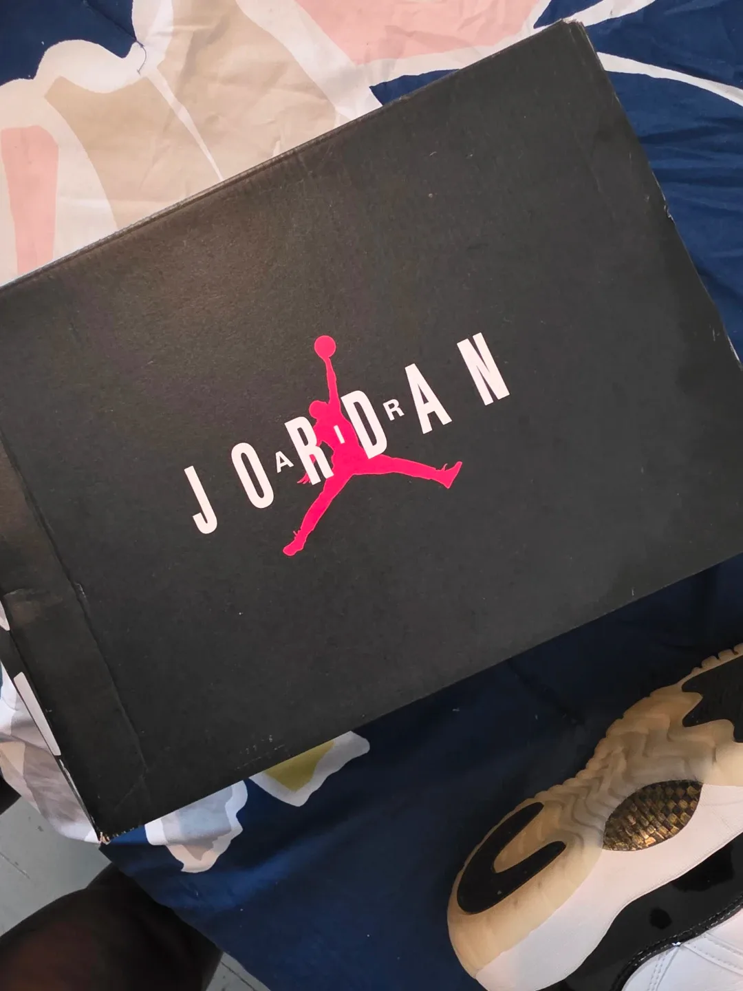 Air Jordan 11 Retro (GS) - Size 7Y image indicator(2)