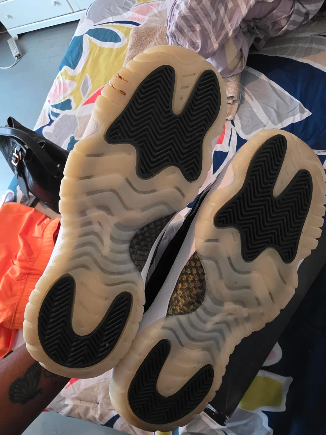 Air Jordan 11 Retro (GS) - Size 7Y image indicator(3)