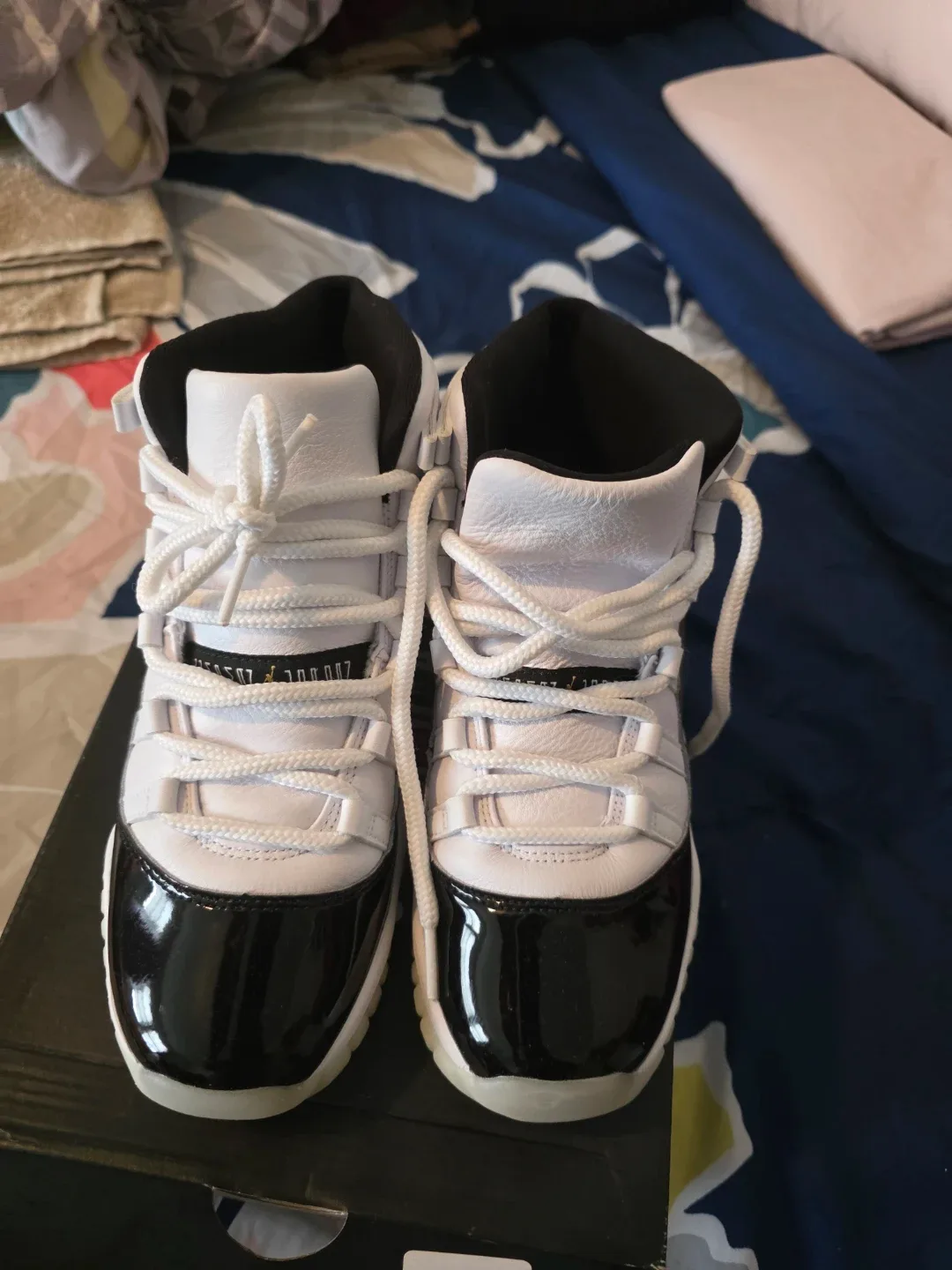 Air Jordan 11 Retro (GS) - Size 7Y image indicator(5)