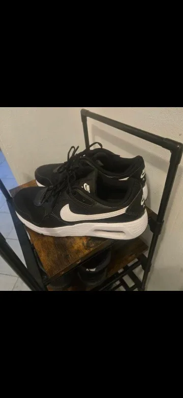 Nike Air Max Size 9 - Black/White