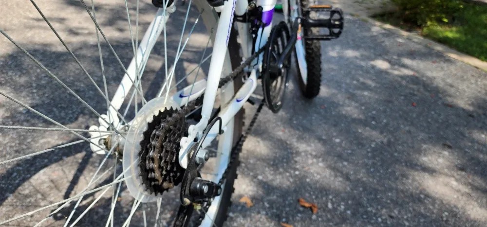 24" Supercycle 1200 Bike - White/Purple image indicator(3)