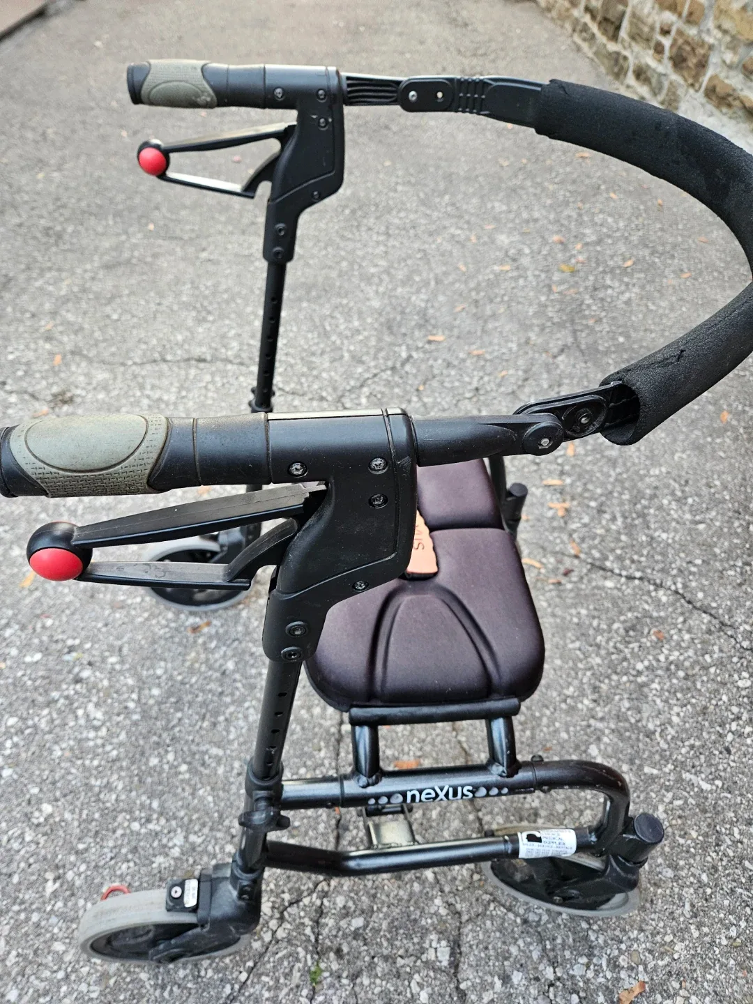 Nexus Walker with Seat image indicator(3)