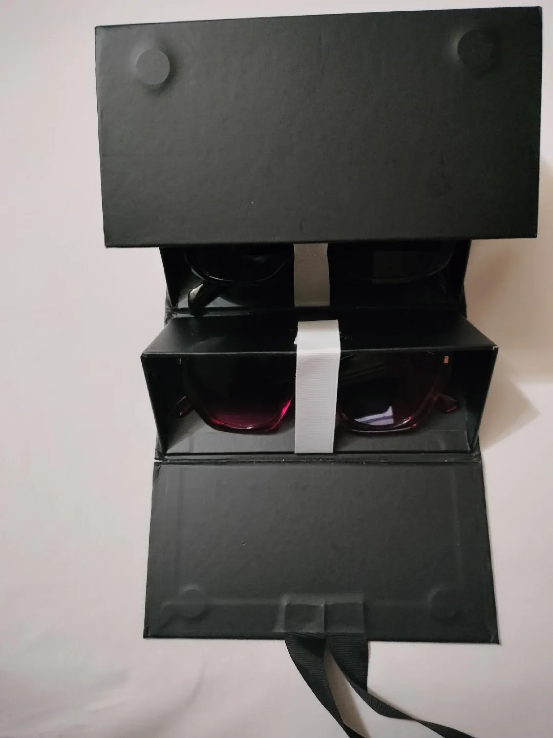 Sunglasses with Box image indicator(2)