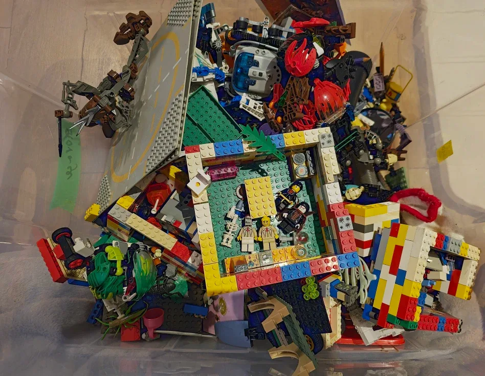 Lego Bonanza 76 litre Bin with bionicles 1970s to early 2000s image indicator(8)