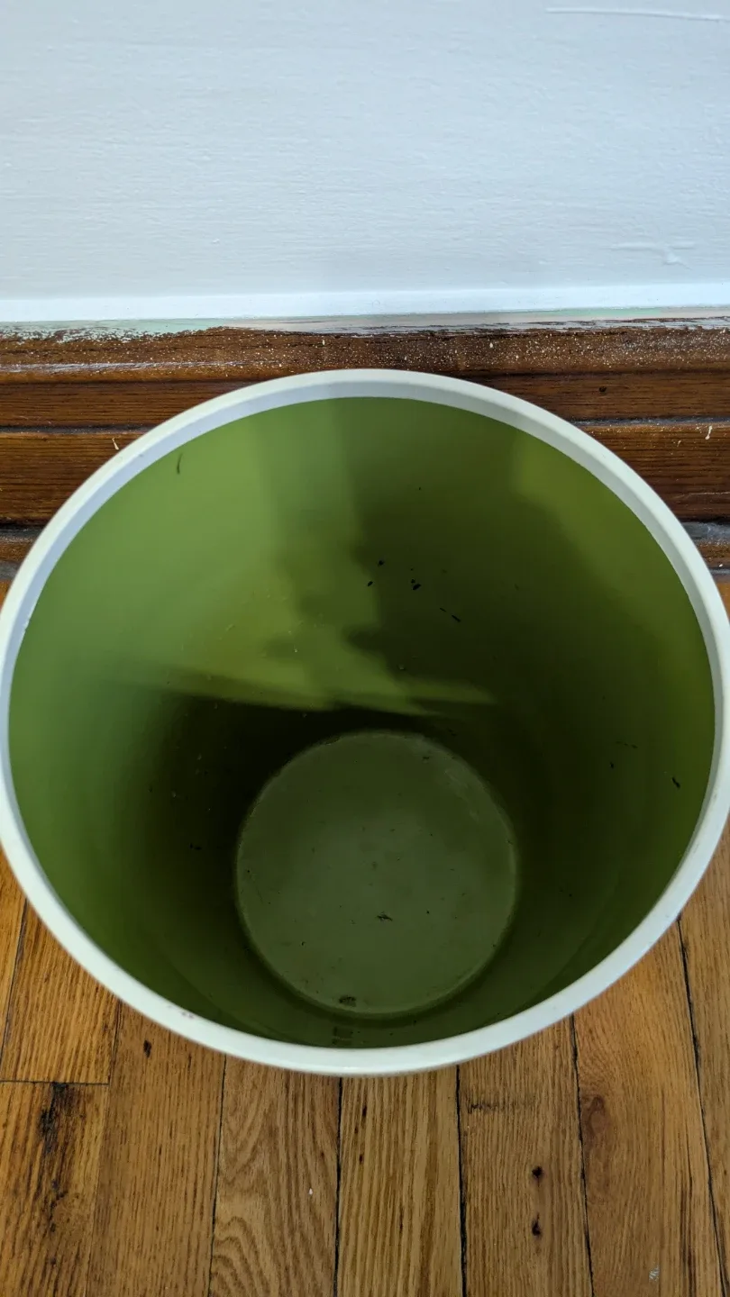 Small Green & White Trash Can image indicator(2)