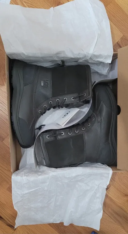 Brand New UGG Adirondack Boot III - Women's Size 8.5 - Black image indicator(3)