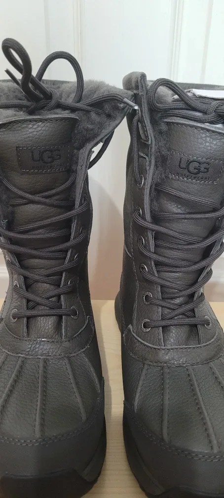 Brand New UGG Adirondack Boot III - Women's Size 8.5 - Black image indicator(5)