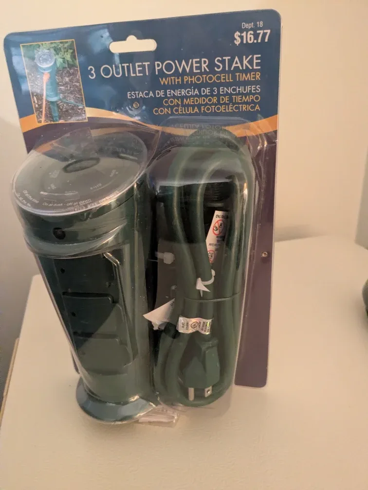 3 Outlet Power Stake with Photocell Timer - NEW