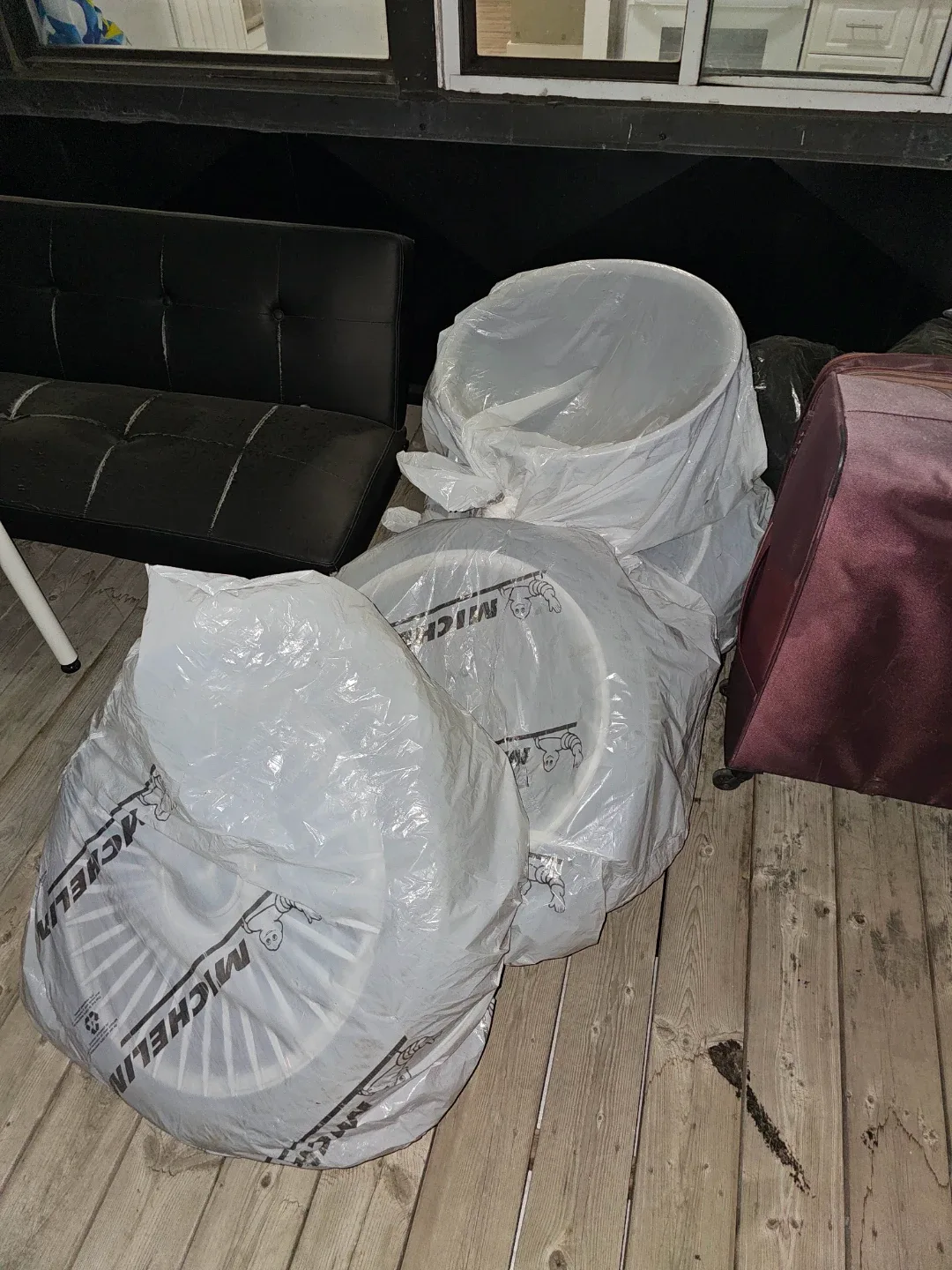 Multi spoke 19" Rims + micheline Sports plus A/S tires image indicator(7)