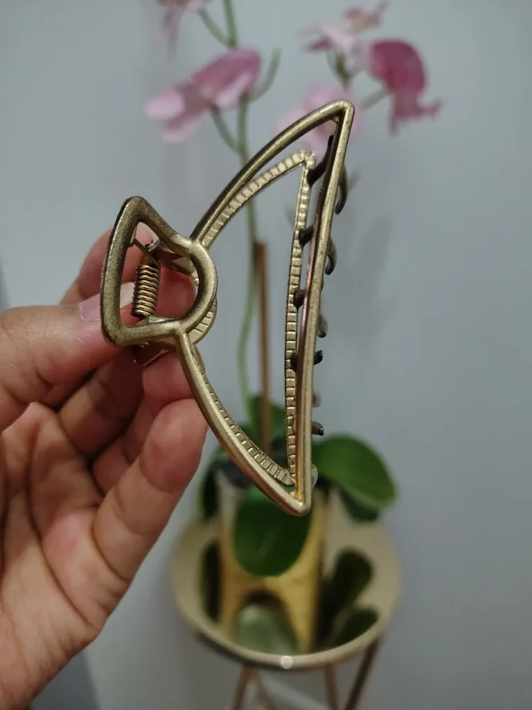 🚨🚨 FREE Gold Metal Hair Claw Clip 🚨🚨