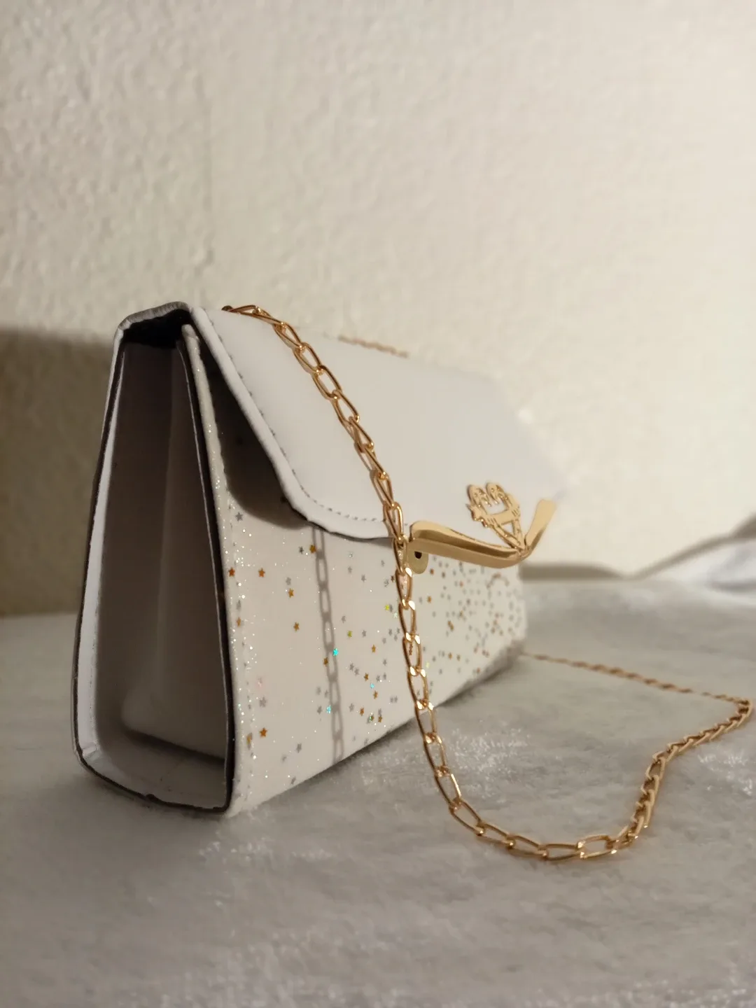 White & Gold Accent Chain Bag image indicator(3)