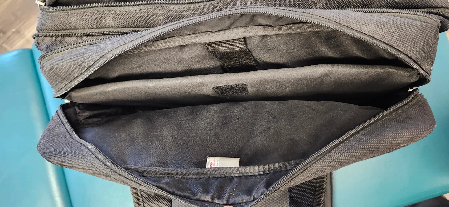 Crown Black Padded Laptop Bag image indicator(6)