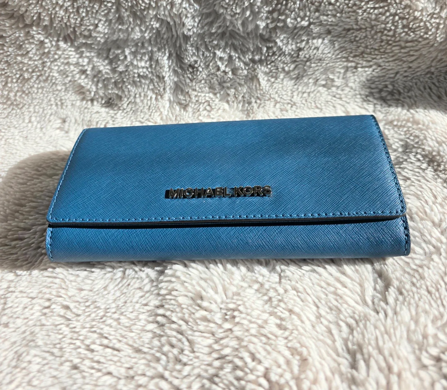 Michael Kors Wallet image indicator(2)
