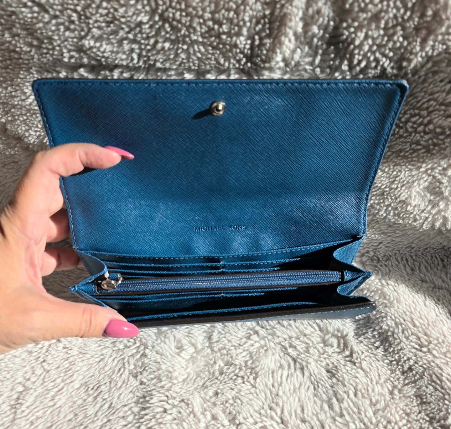 Michael Kors Wallet image indicator(6)