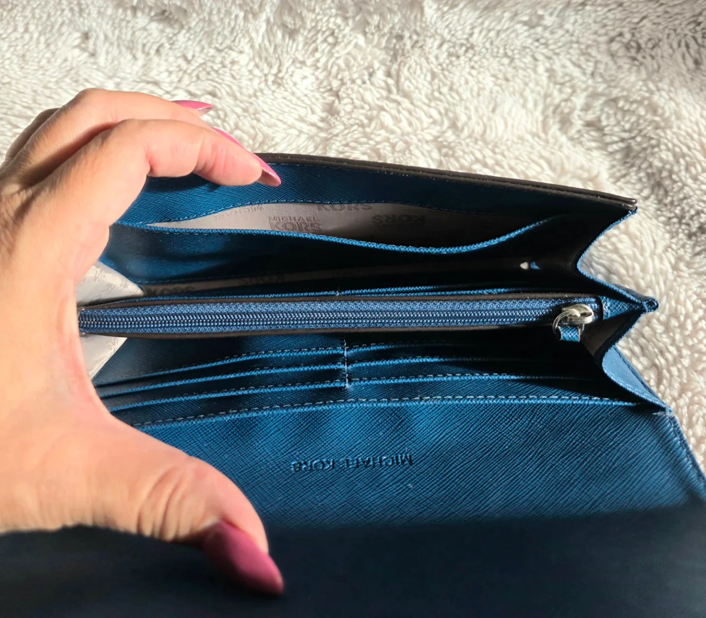 Michael Kors Wallet image indicator(7)