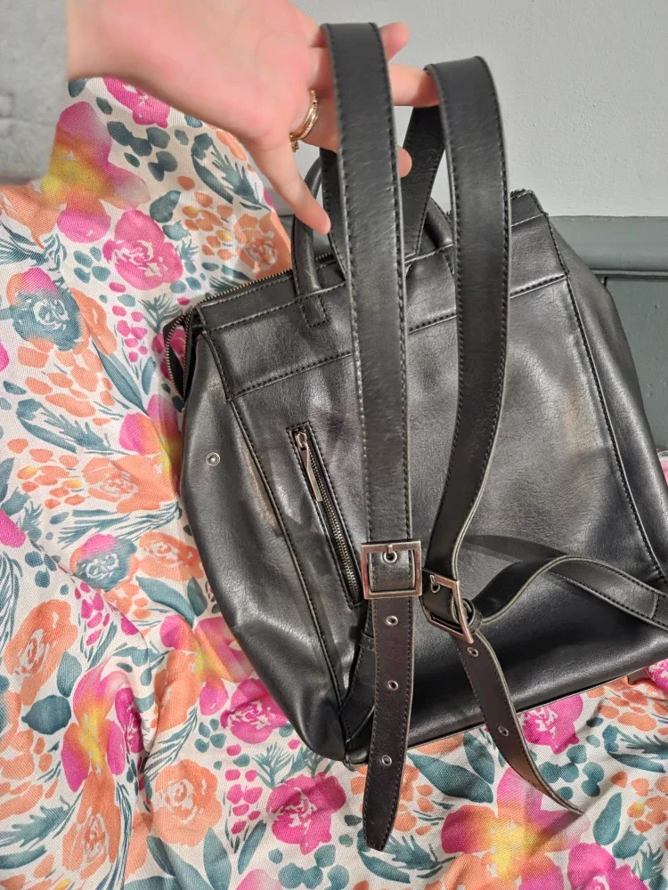 Matt & Nat Black Vegan Leather Backpack image indicator(3)