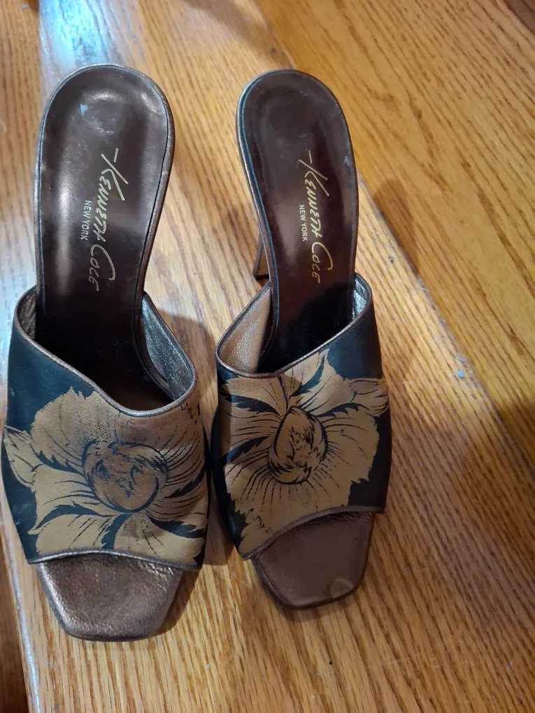 Kenneth Cole New York Mules - Size 8 M