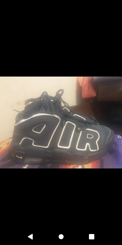 Nike Air More Uptempo size 4Y
