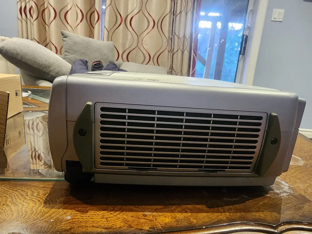 Hitachi  Multimedia LCD Projector image indicator(4)