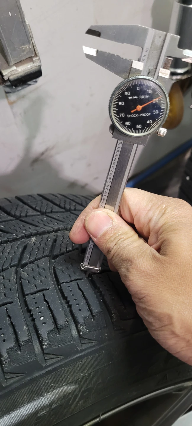 Michelin X-Ice 225/50R18 Winter Tires on 18" Alloy Rims - photo 3