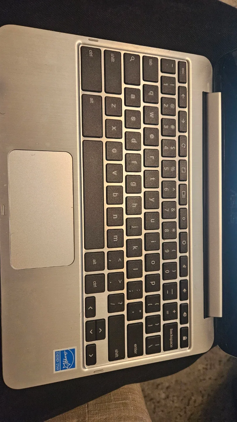 ASUS Chromebook - Silver image indicator(2)