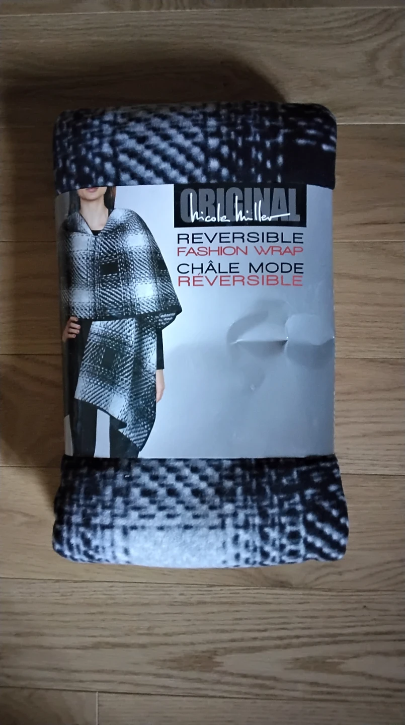 Nicole Miller Reversible Fashion Wrap - New