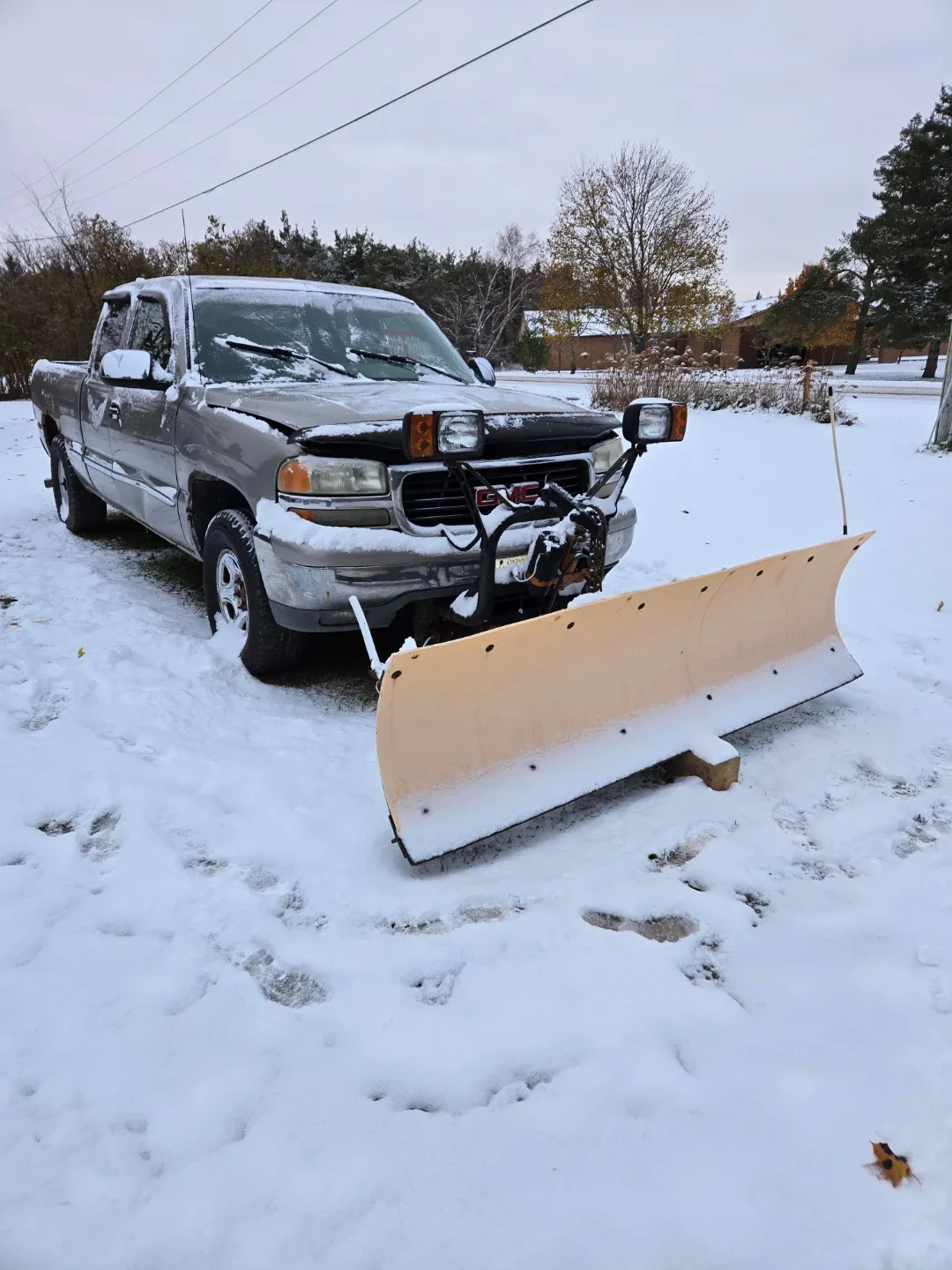 GMC Sierra Truck with Snow Plow image indicator(4)