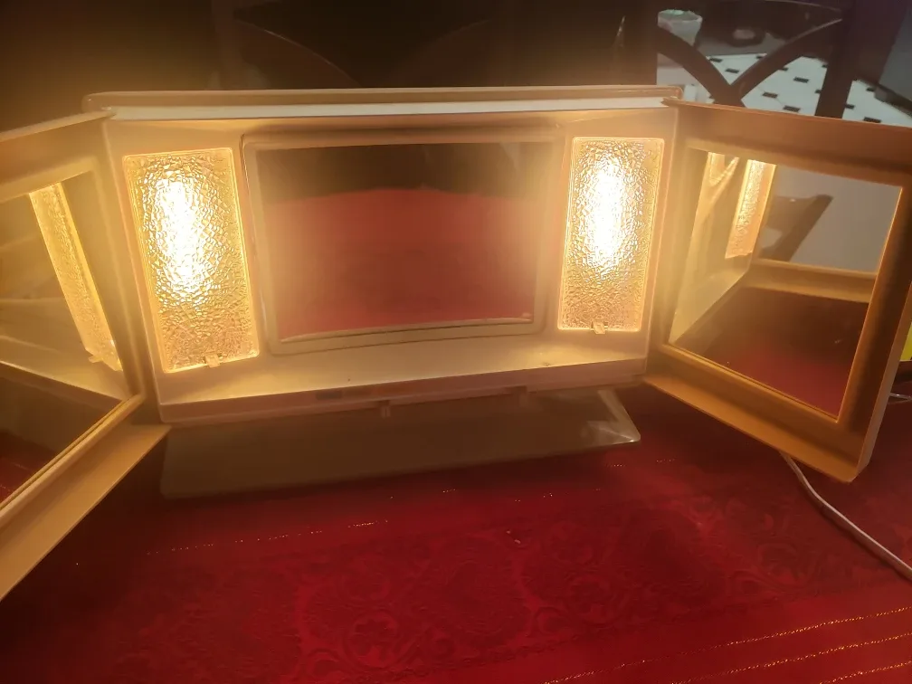 Lady Kenmore Lighted Vanity Makeup Mirror image indicator(3)