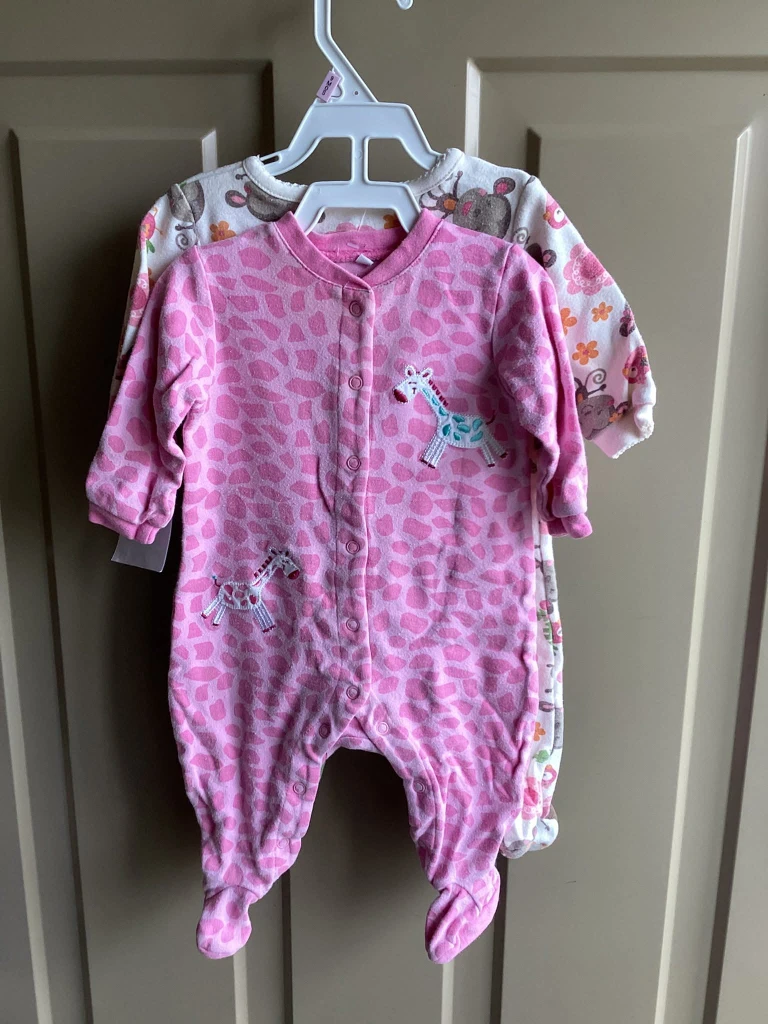 Girls sz 6 months onesies $3 each - photo 4