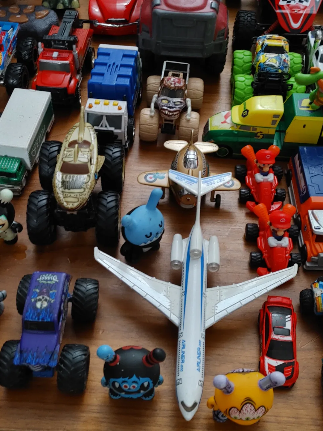Mixed Lot of Action Figures & Toy Cars image indicator(6)