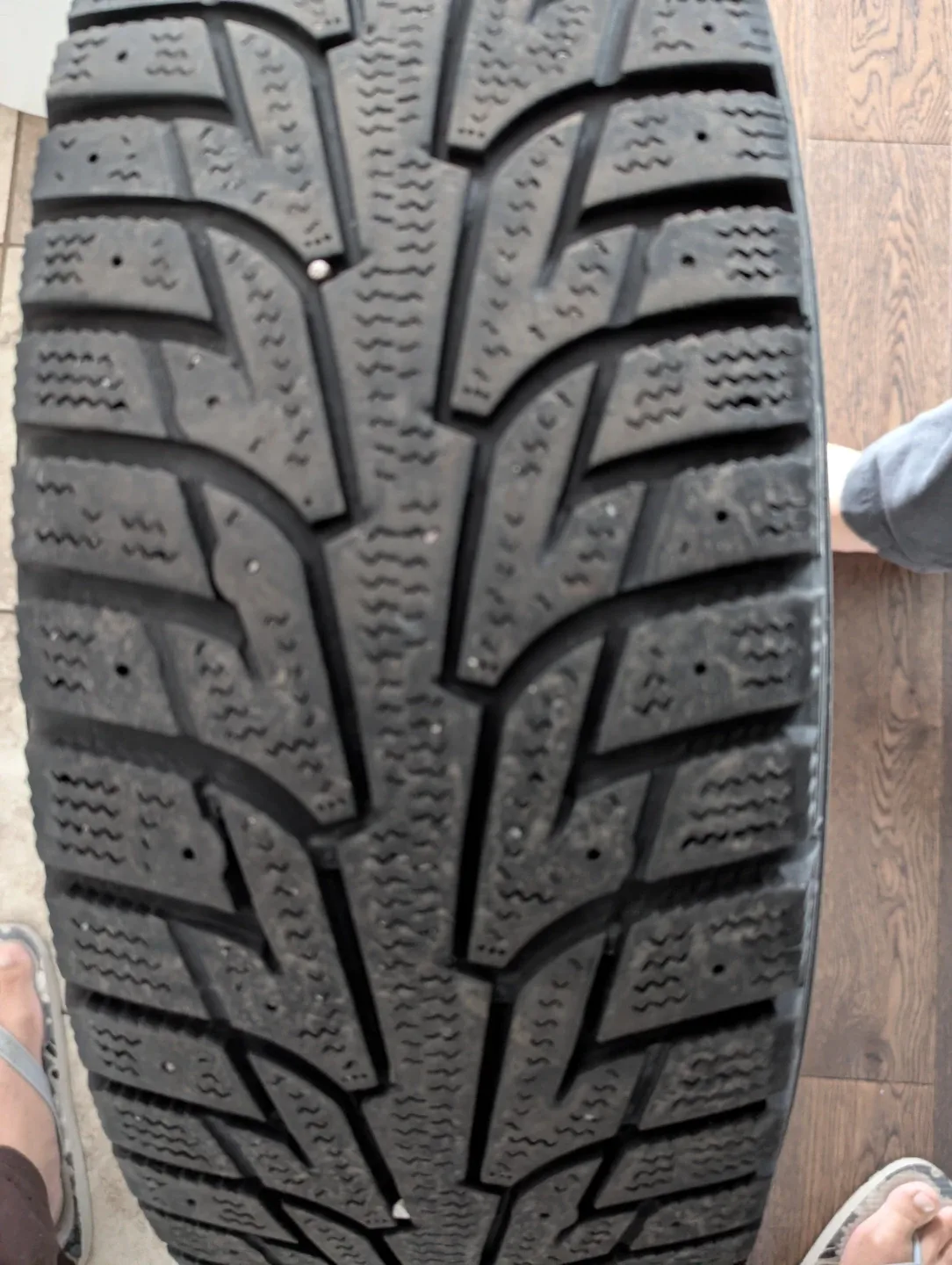 Hankook Winter i*Pike RS 185/65R15 Tire - set of 4 tires image indicator(4)