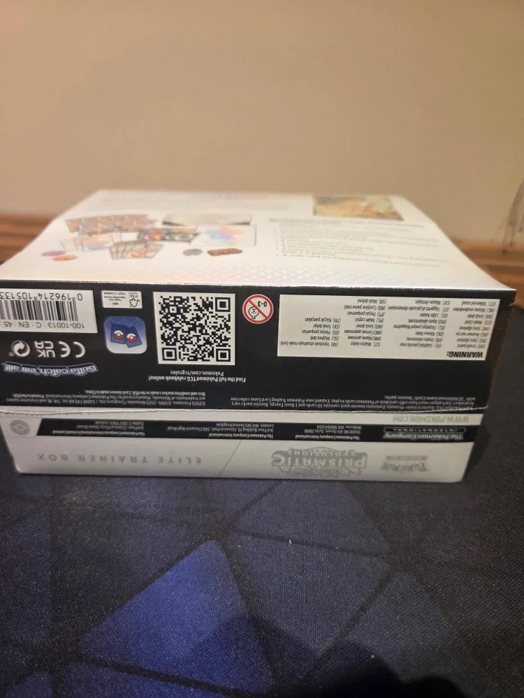 Prismatic Evolutions Trainer Box image indicator(4)